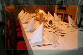 Wnętrze restauracji Dolce-Vita w Bydgoszczy - stół przygotowany na przyjęcie gości